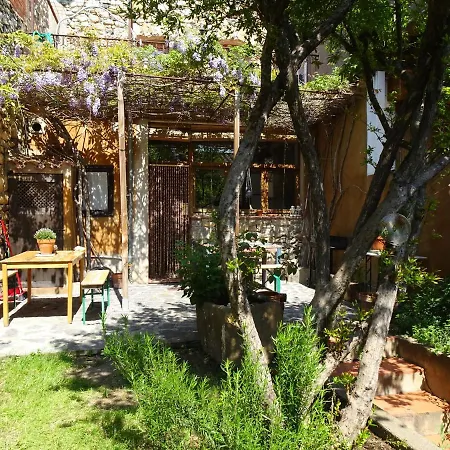 Les Magranes Bed & Breakfast
