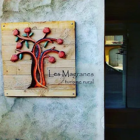 Les Magranes Bed & Breakfast *