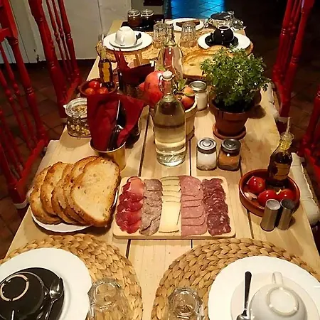Les Magranes Bed & Breakfast